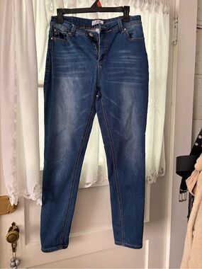 Women’s Classic Mid-Rise Stretch Blue Jeans